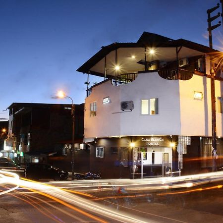 Hostal Casa Blanca タラポト エクステリア 写真