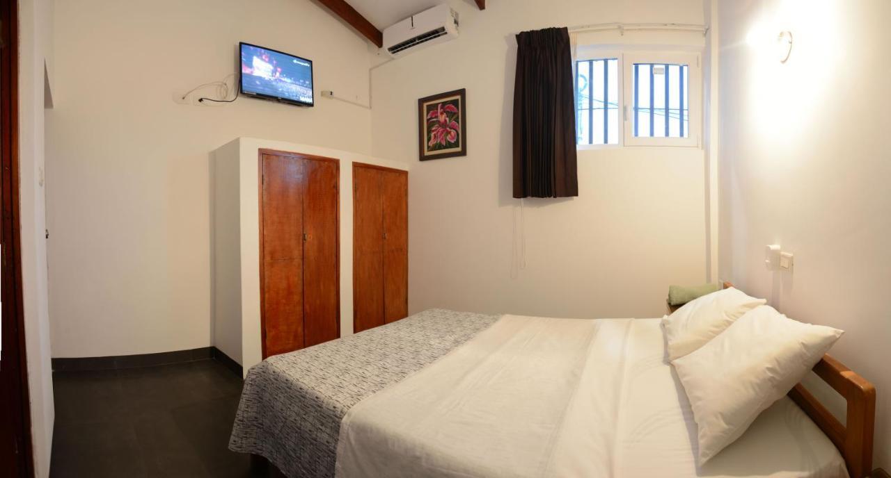 Hostal Casa Blanca タラポト エクステリア 写真