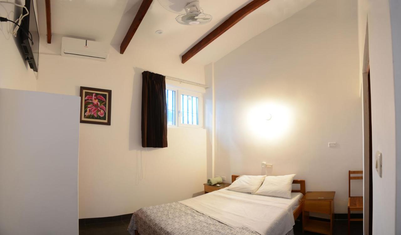 Hostal Casa Blanca タラポト エクステリア 写真