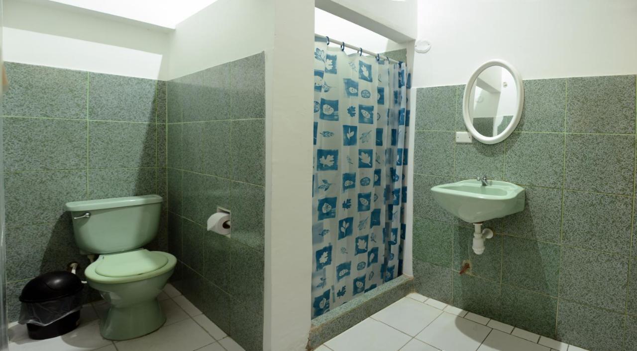 Hostal Casa Blanca タラポト エクステリア 写真