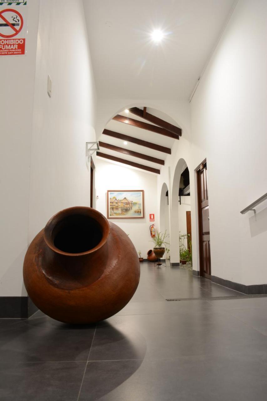 Hostal Casa Blanca タラポト エクステリア 写真