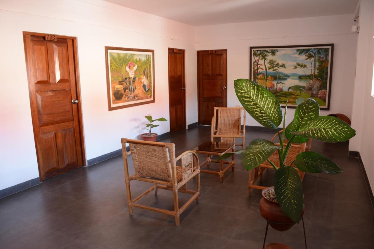 Hostal Casa Blanca タラポト エクステリア 写真