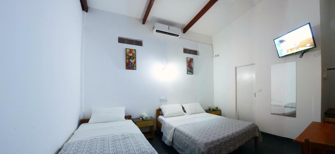 Hostal Casa Blanca タラポト エクステリア 写真